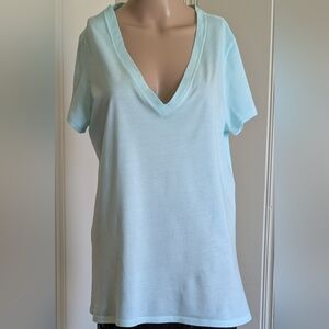 GAP. PALE MINT GREEN. V-NECK. TEE SHIRT. RELAXED FIT.